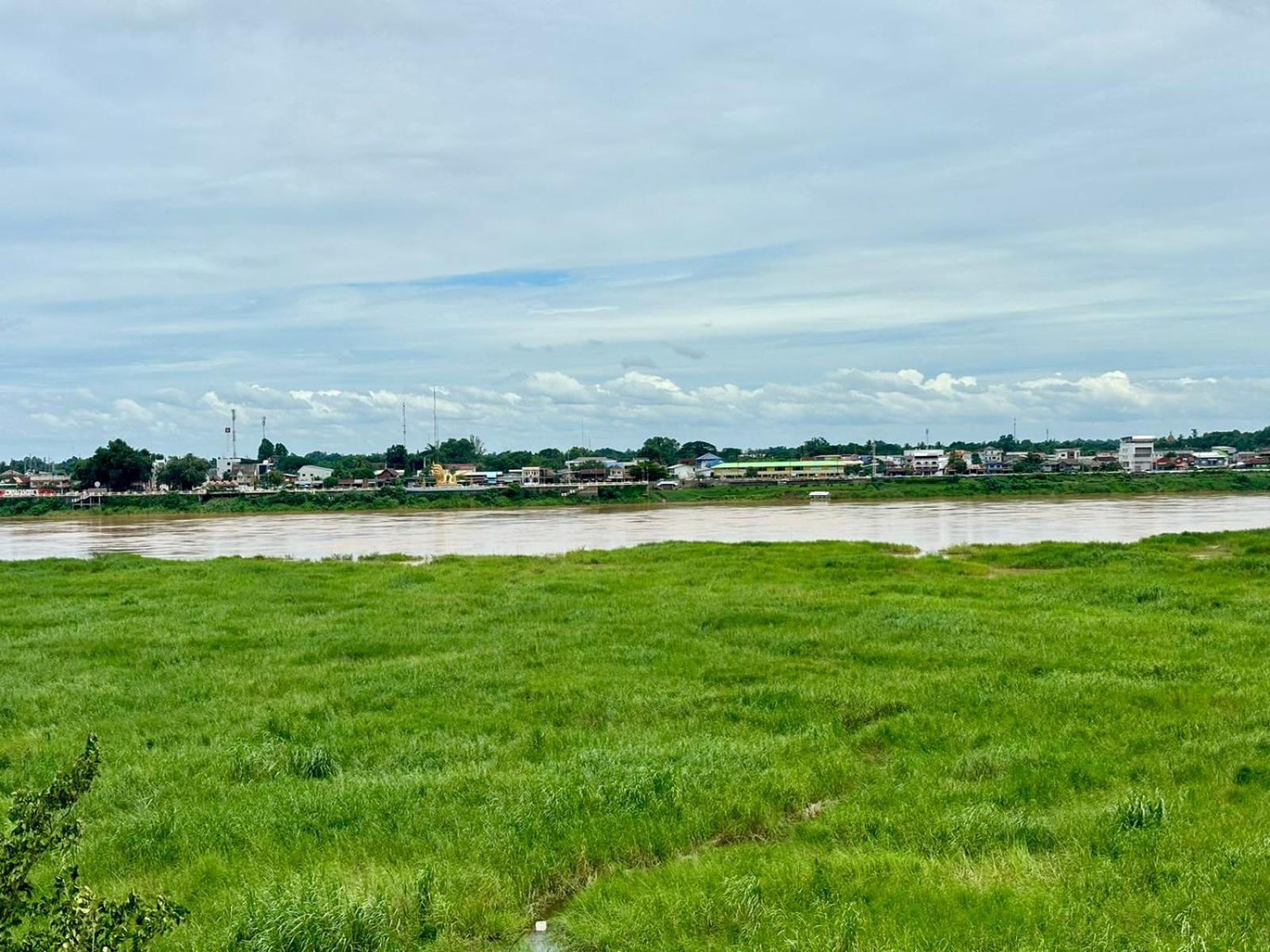 Sunset Mekong Apartment ビエンチャン エクステリア 写真